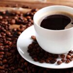 Pode tomar colágeno com café? Entenda os efeitos dessa combinação