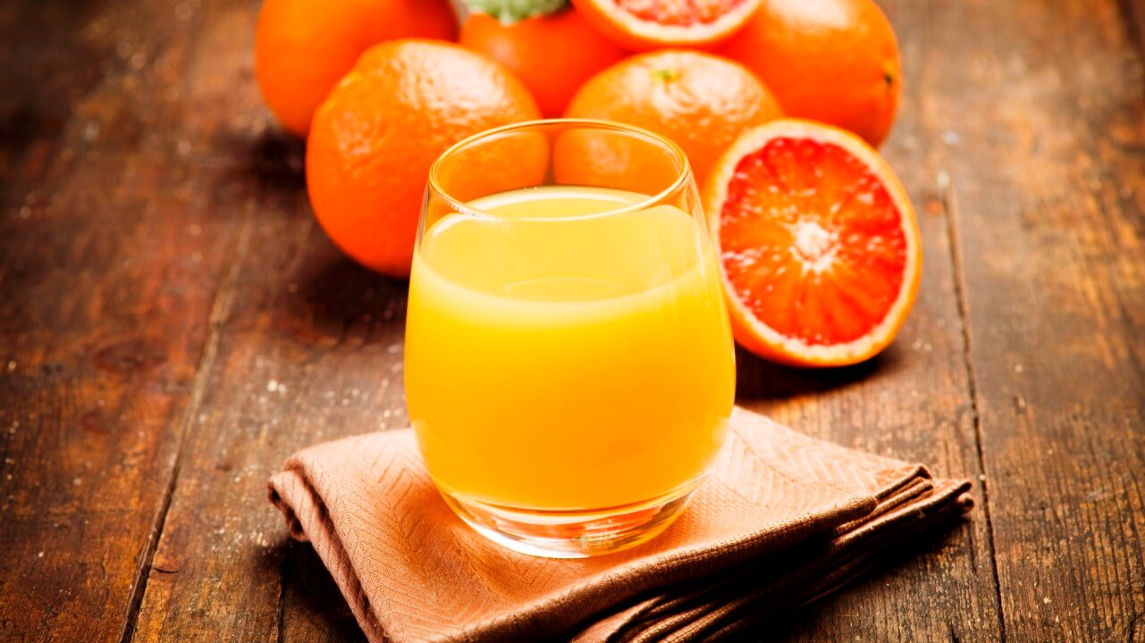 Pode tomar colágeno com suco de laranja?